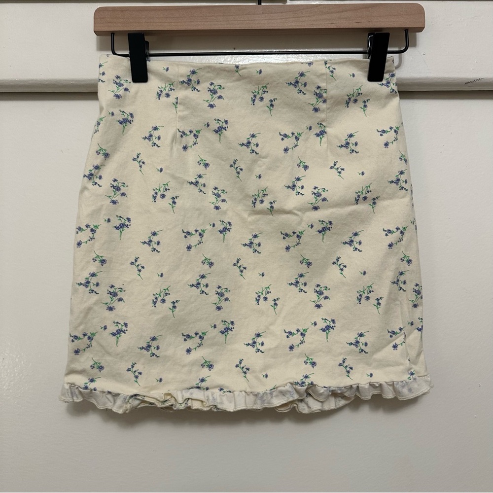 Urban Outfitters Cream Ruffled Mini Pencil Skirt size small
